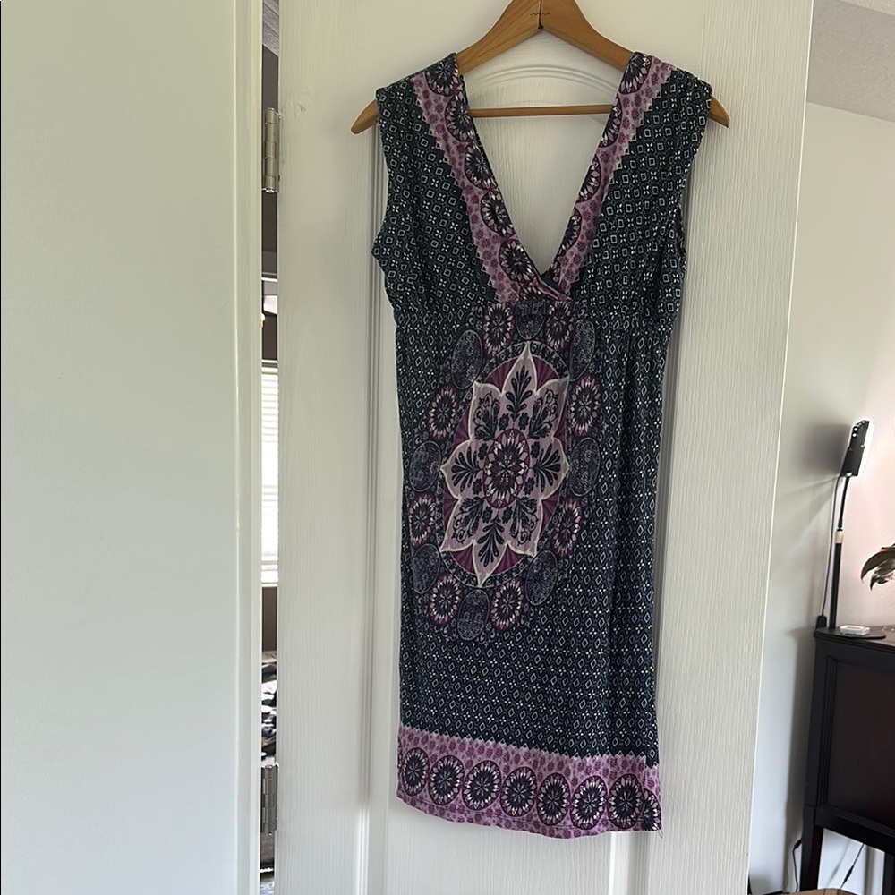 Elegant Black and Purple Sleeveless Dress